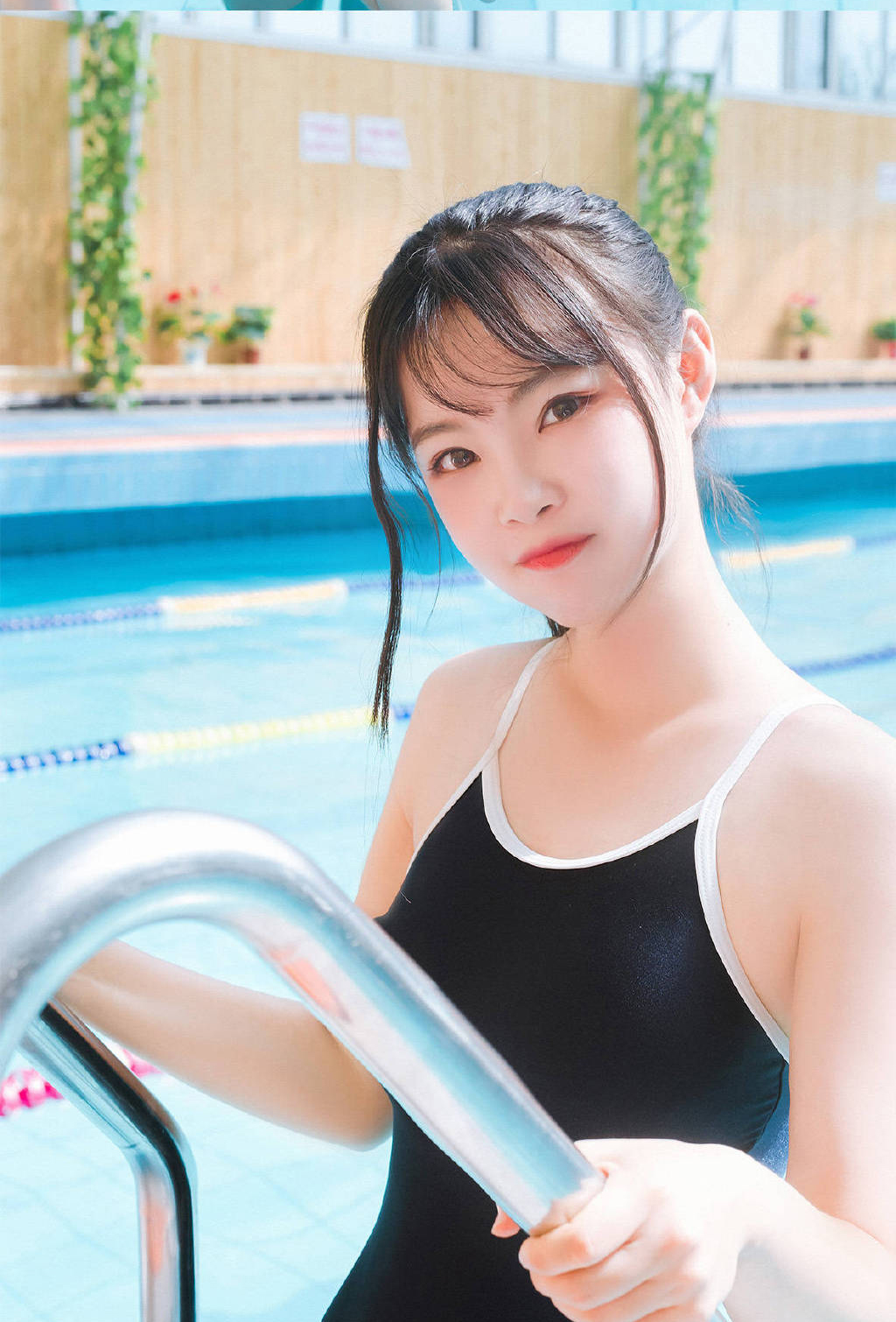 夏天泳池泳衣美女热辣性感写真