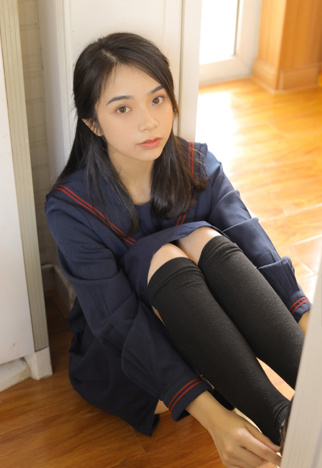 妖娆黑丝美女校园制服性感写真