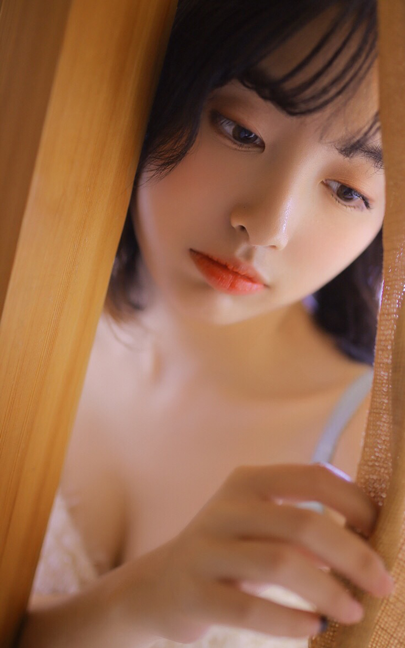 丰满性感美女手机壁纸