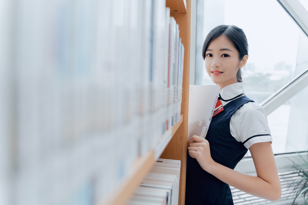 四川校花美女图书馆唯美制服写真