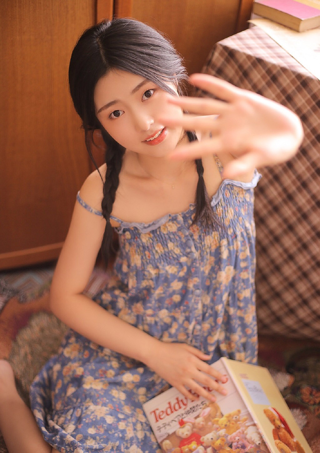 吊带睡衣美女妩媚性感写真