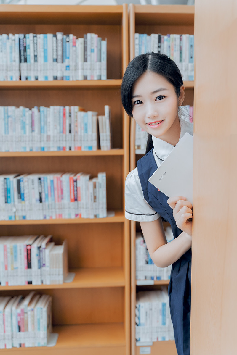 四川校花美女图书馆唯美制服写真