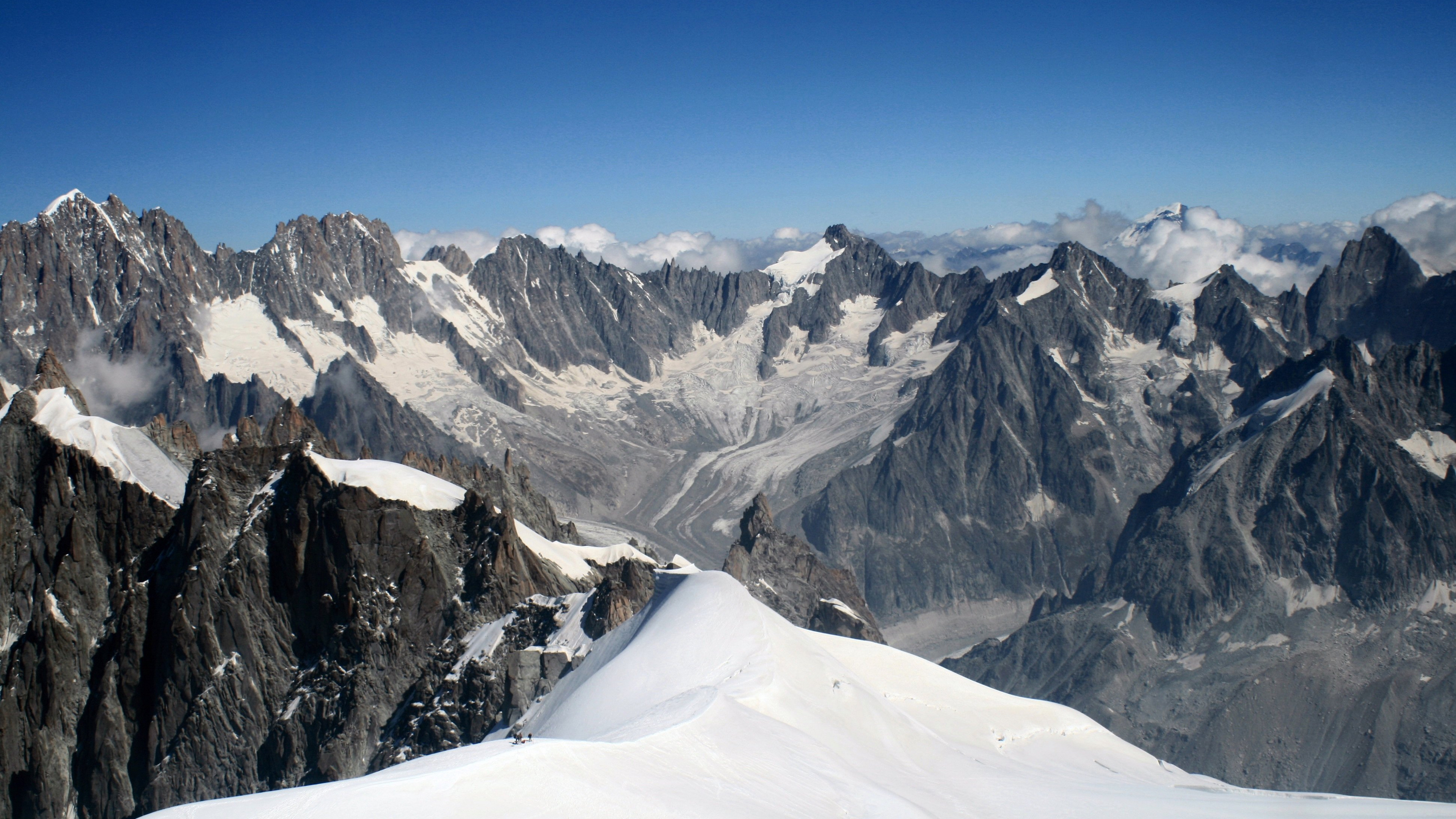 勃朗峰雪景图片桌面壁纸