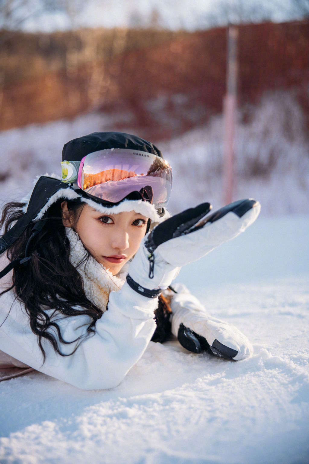 姜贞羽滑雪场温暖冬日写真