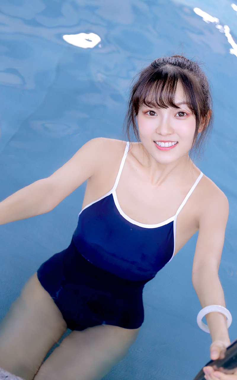 泳池泳衣美女性感写真手机壁纸