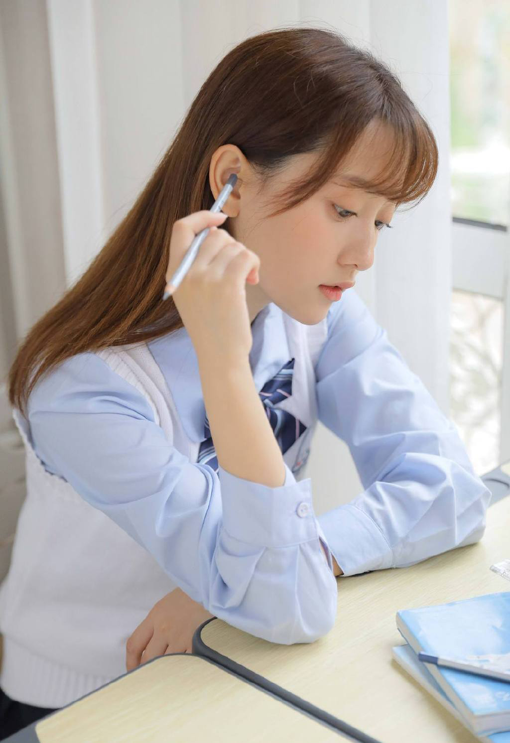 元气青春美女学生妹制服写真