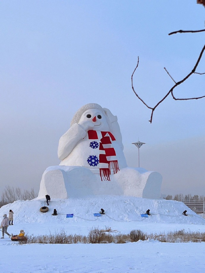 哈尔滨2022年巨型雪人高清图