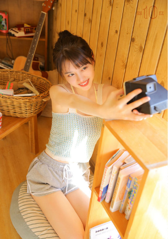 性感美女日系木屋温暖治愈写真