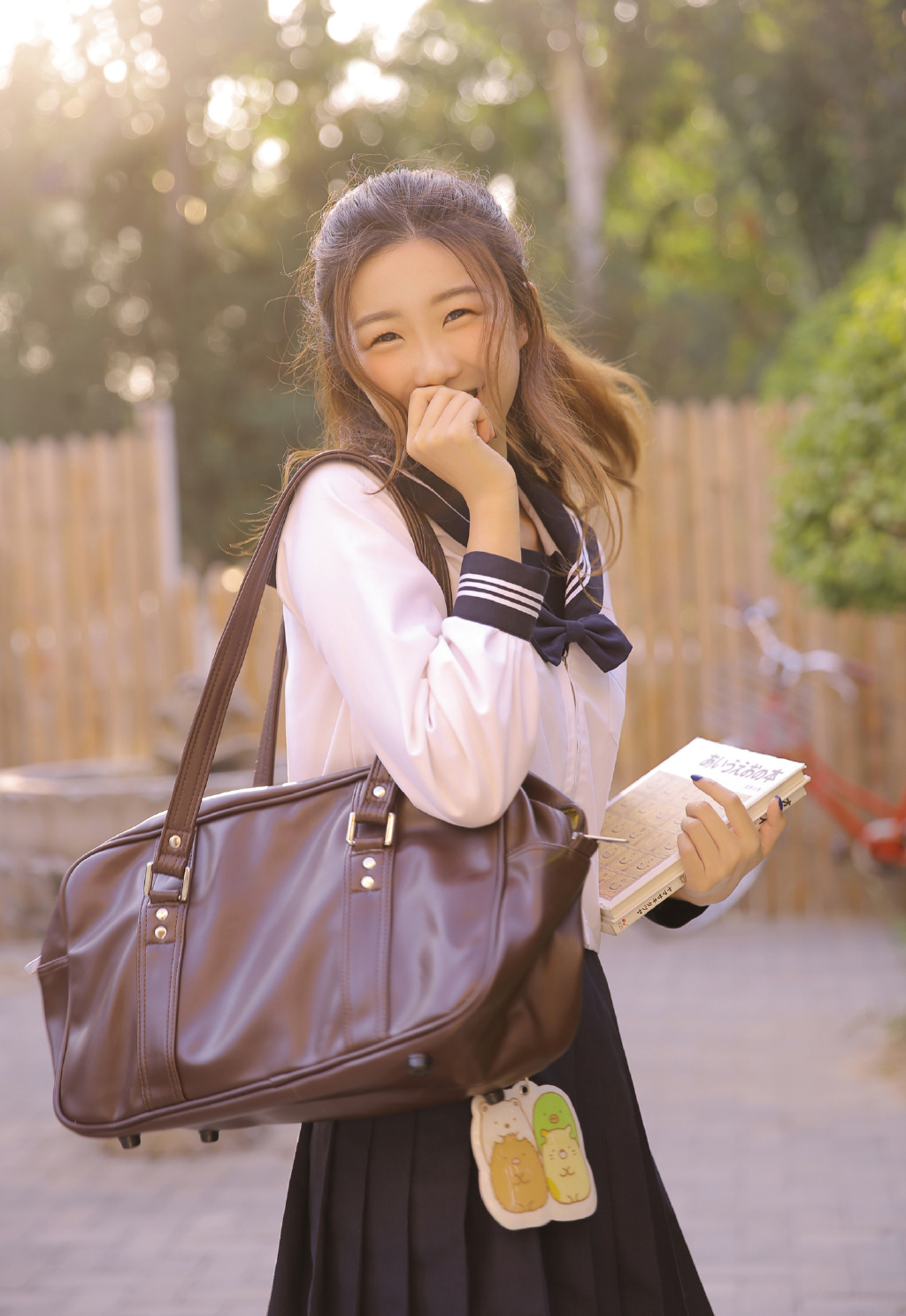 春日美女学生妹性感制服写真