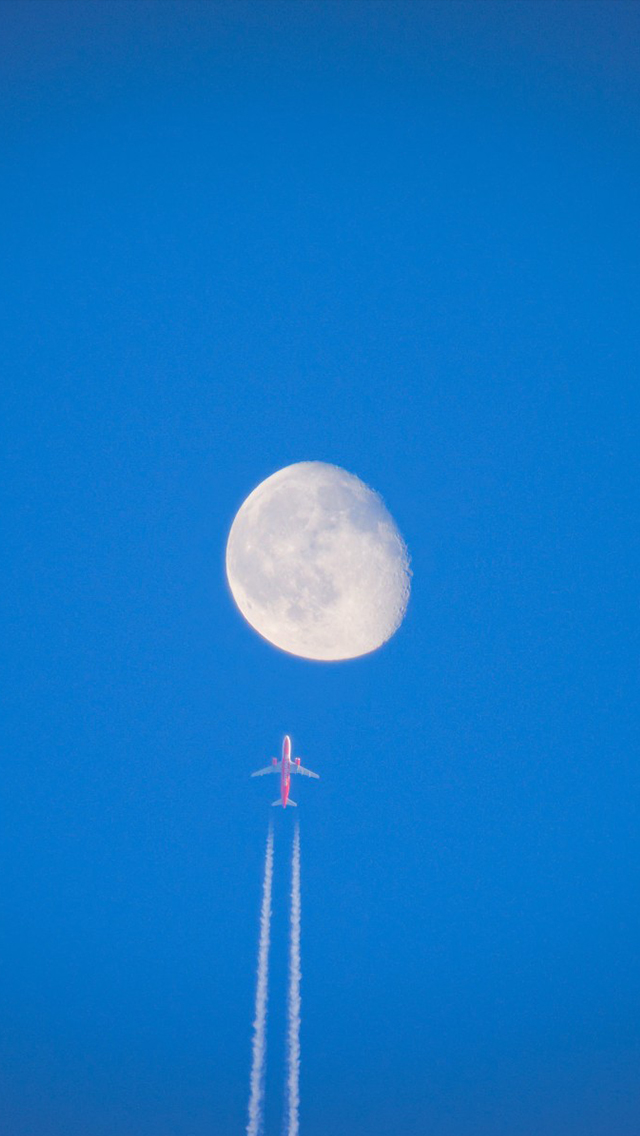 夜空中的圆月图片高清手机壁纸