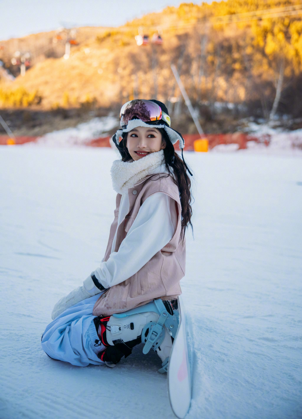 姜贞羽滑雪场温暖冬日写真