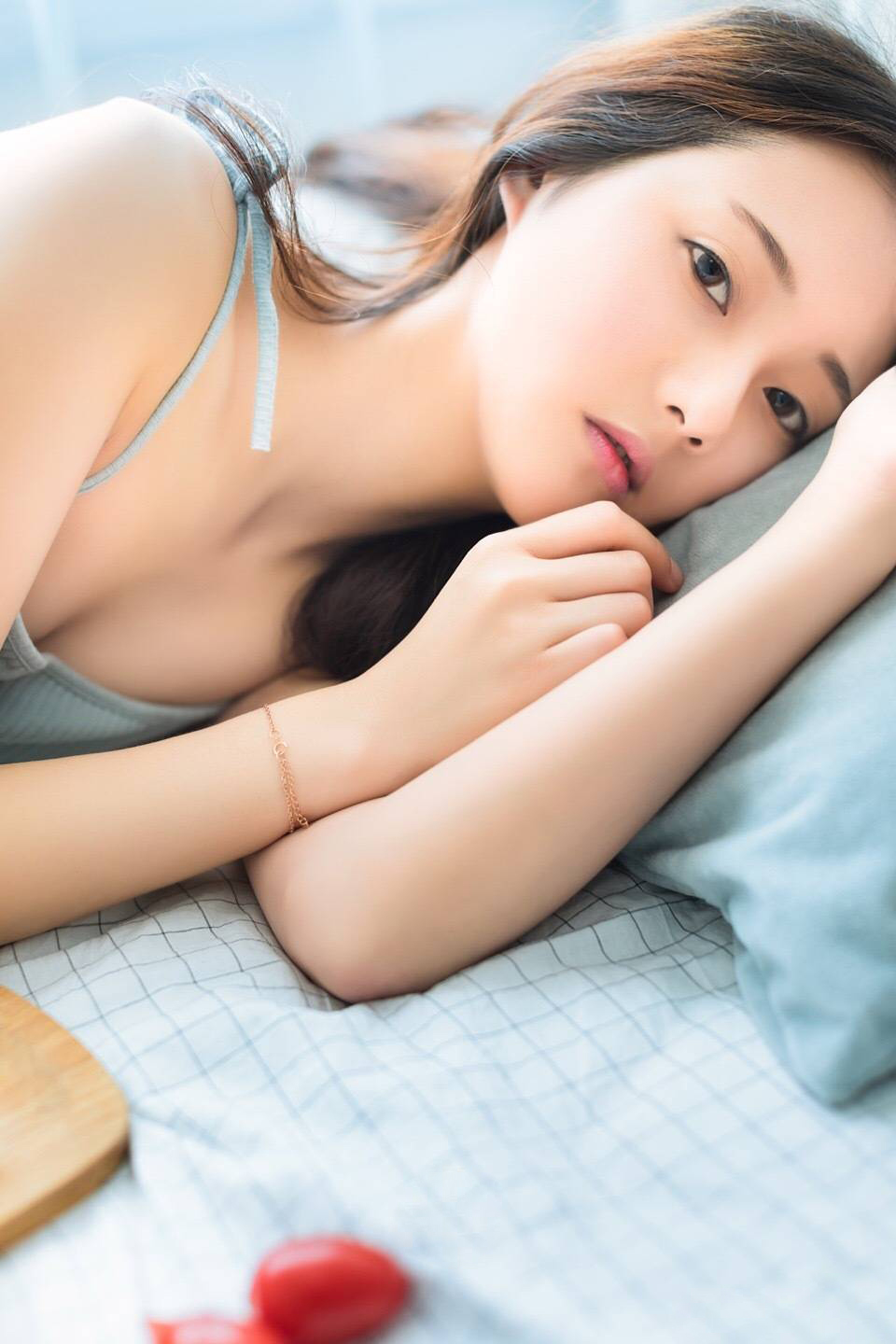 妩媚美女小姐姐吊带包臀裙性感美腿写真