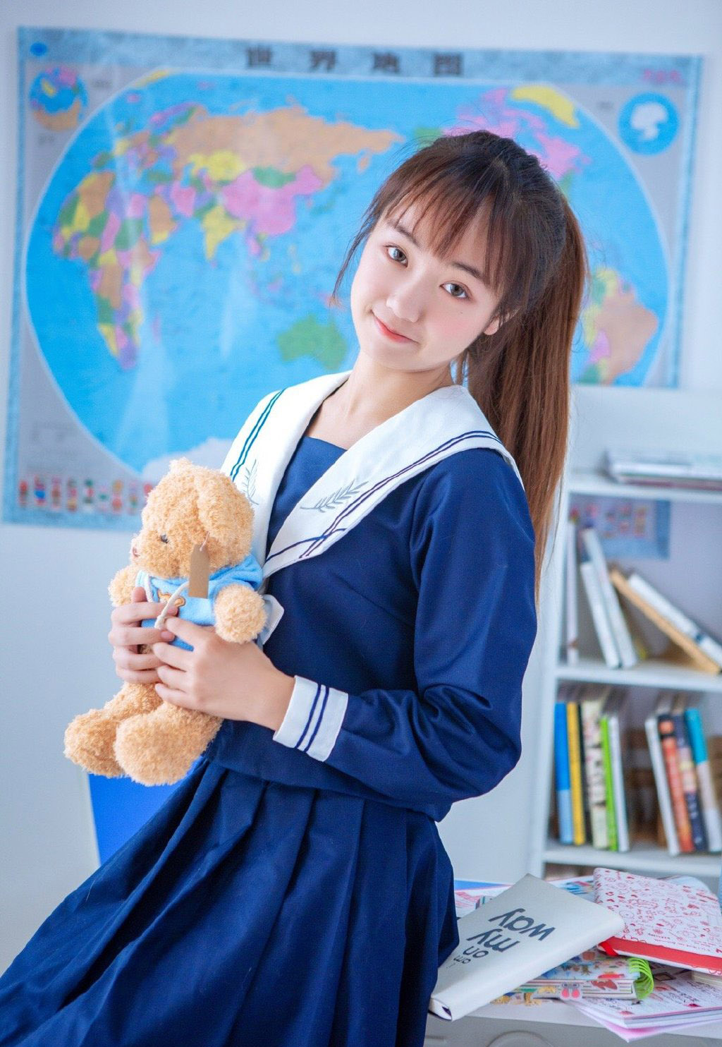 甜美学生妹美女海军制服写真