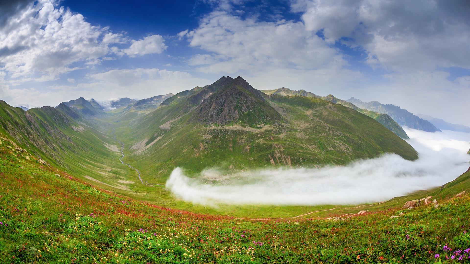 高山峻岭自然美景桌面壁纸