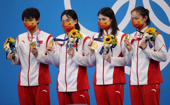 中国队女子4×200米自由泳接力夺金