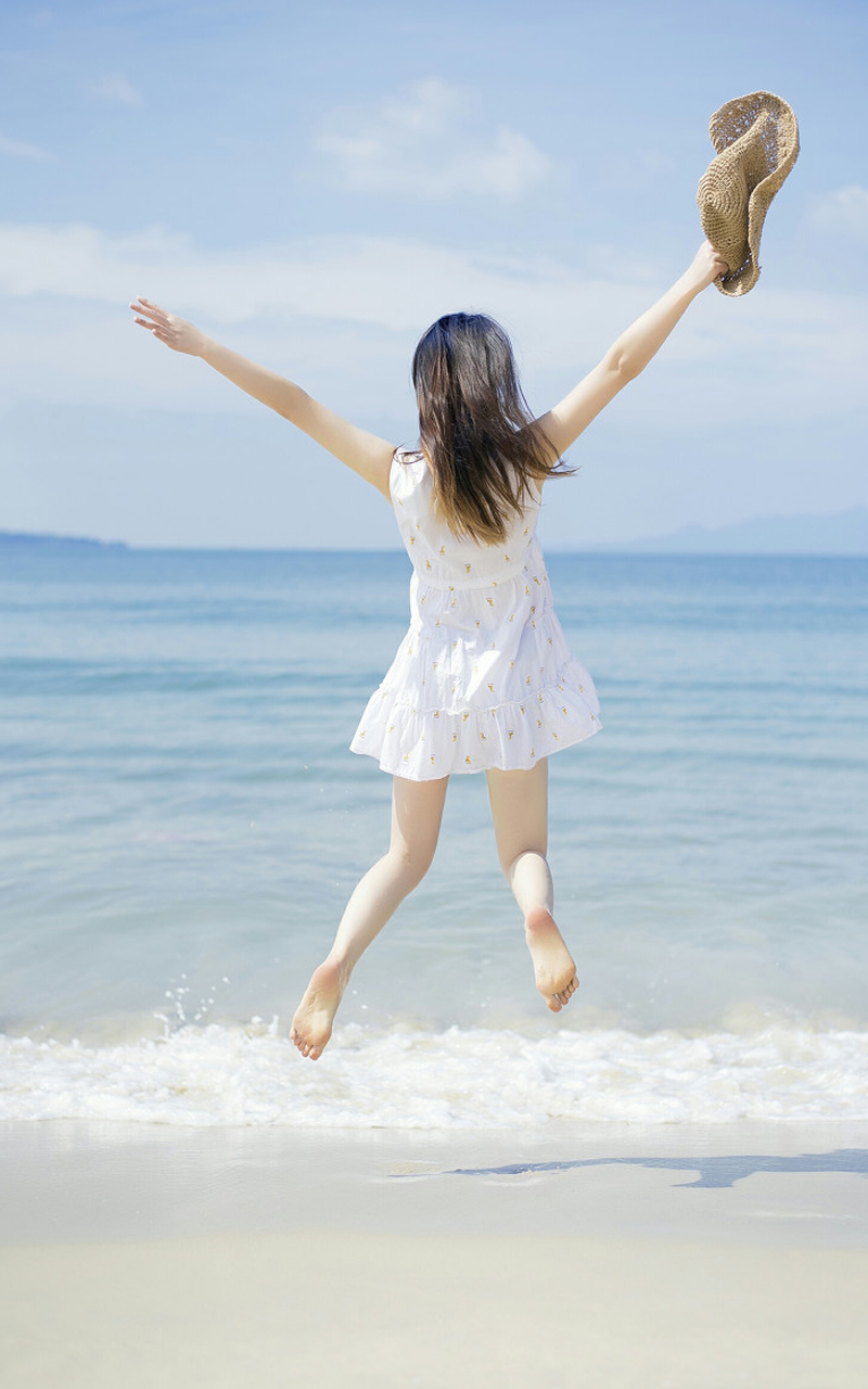 夏日海边草帽美女手机壁纸