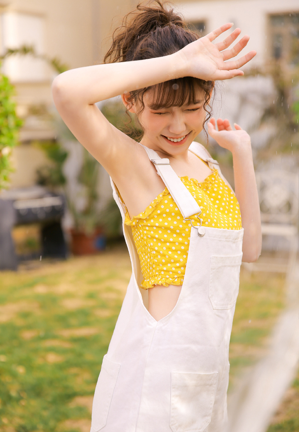 野餐少女户外性感美腿撩人写真