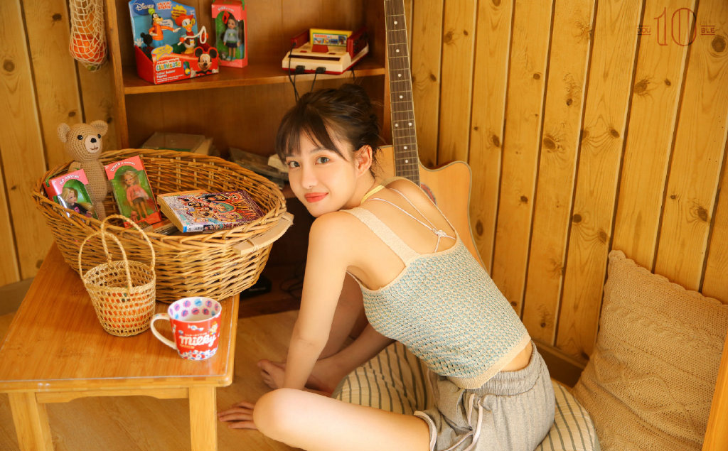 性感美女日系木屋温暖治愈写真