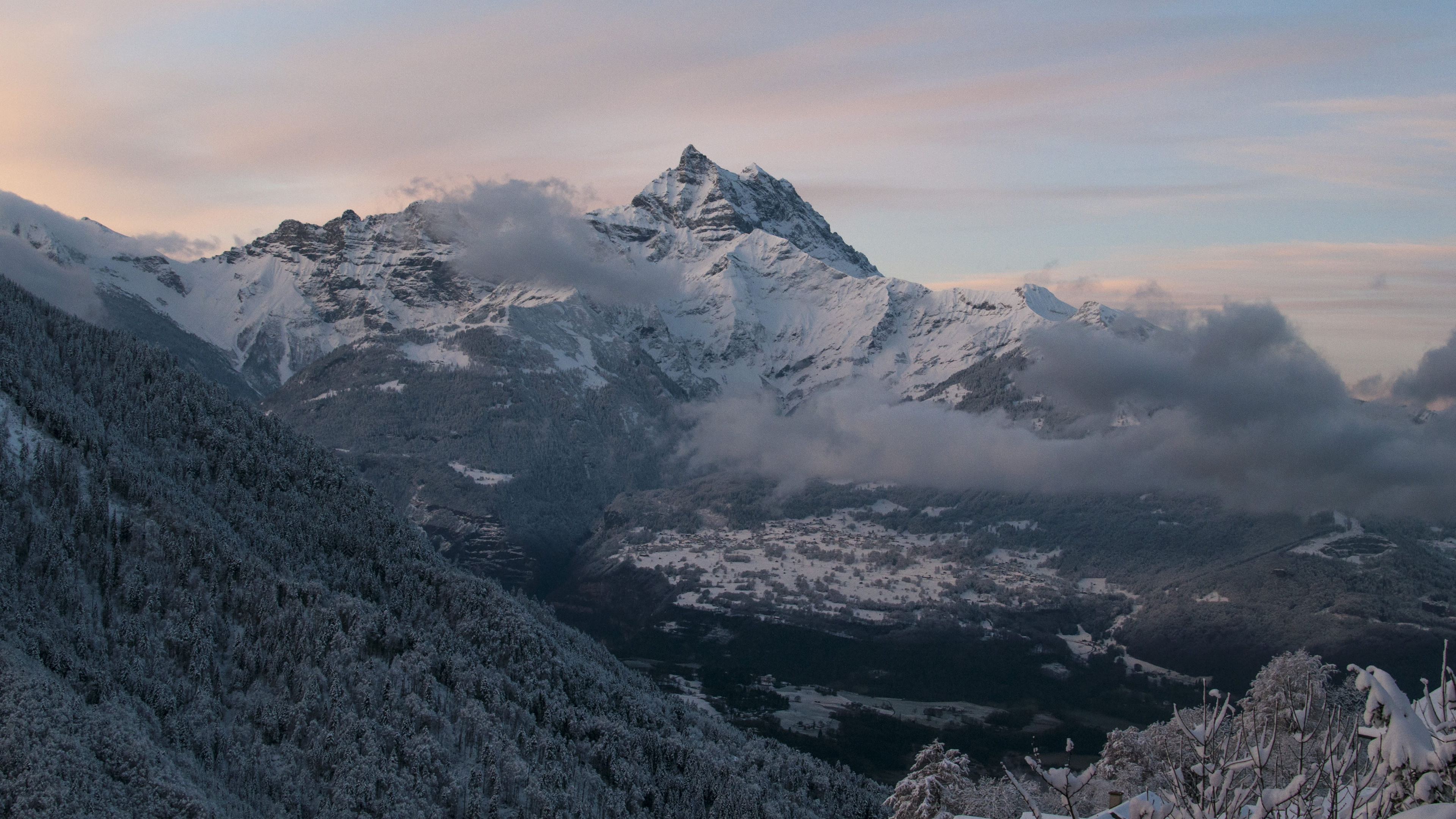 阿尔卑斯山雪景图片桌面壁纸