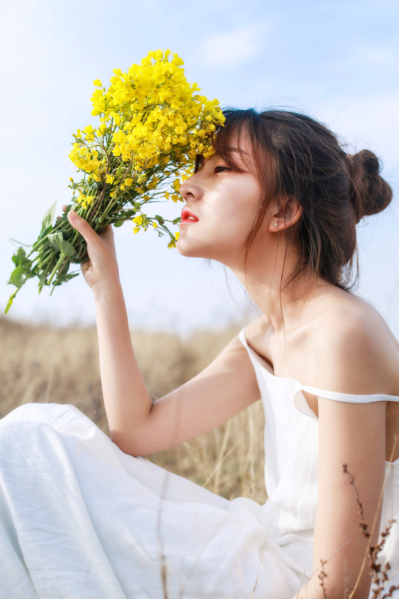 裸背美女曼妙身材大大胆真空诱惑写真