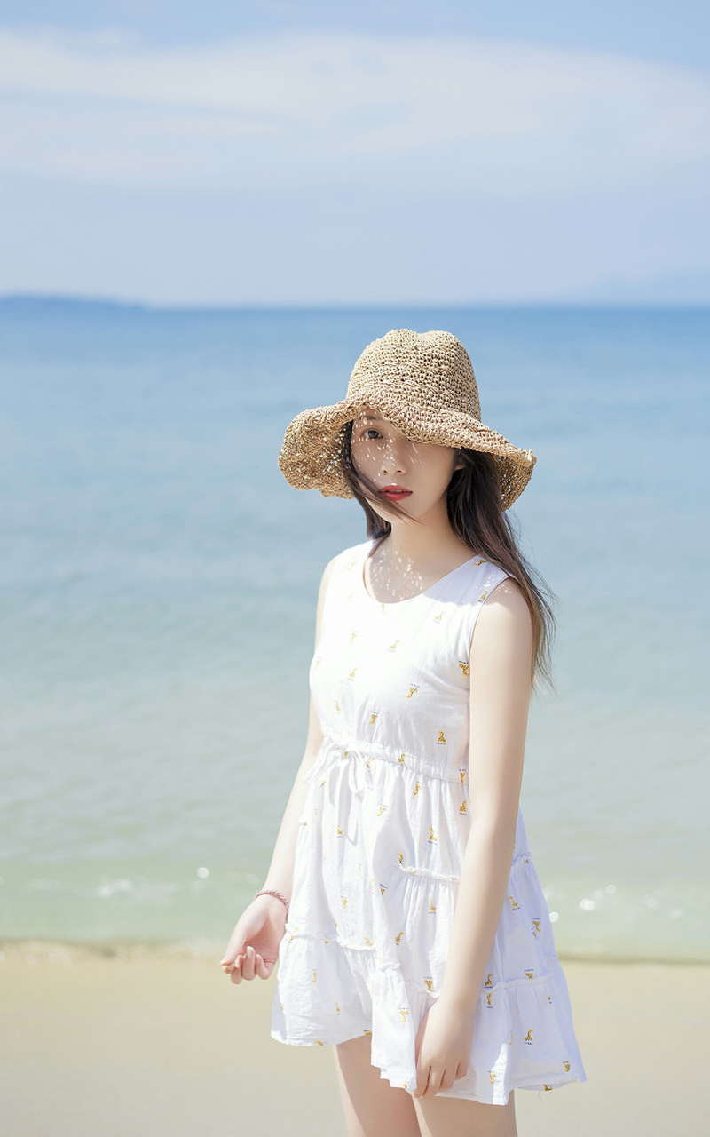 夏日海边草帽美女手机壁纸