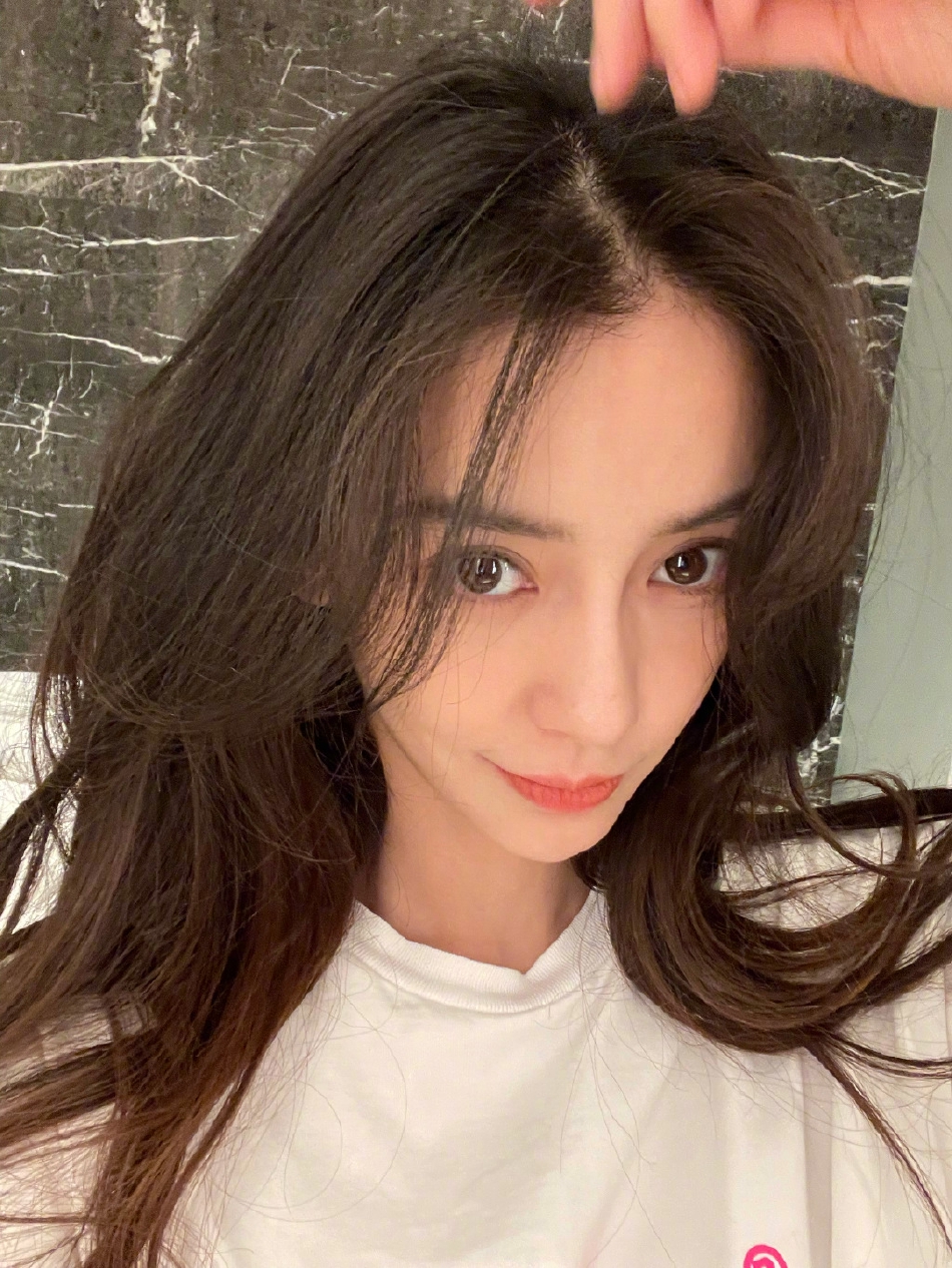 Angelababy甜美自拍照图片