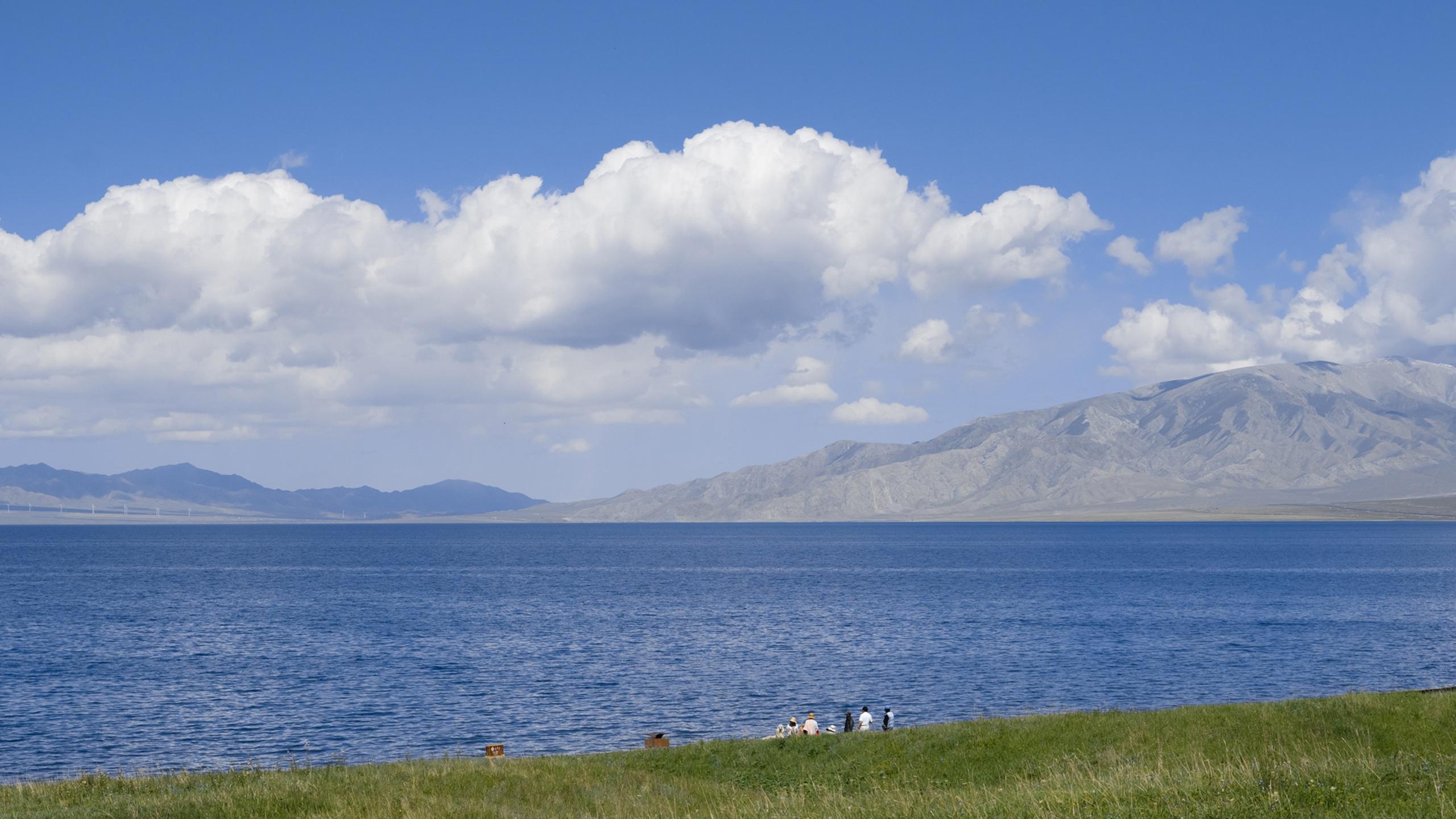 新疆赛里木湖风景桌面壁纸