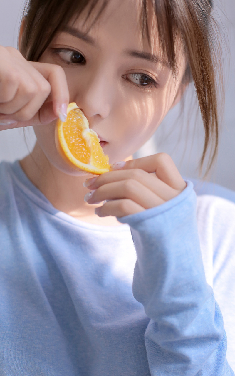 性感腹肌美女妩媚撩人写真