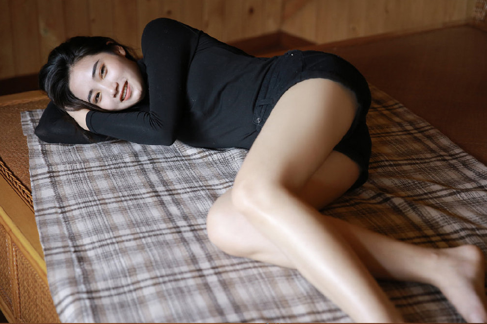 极品高挑美女模特妖娆长腿性感写真