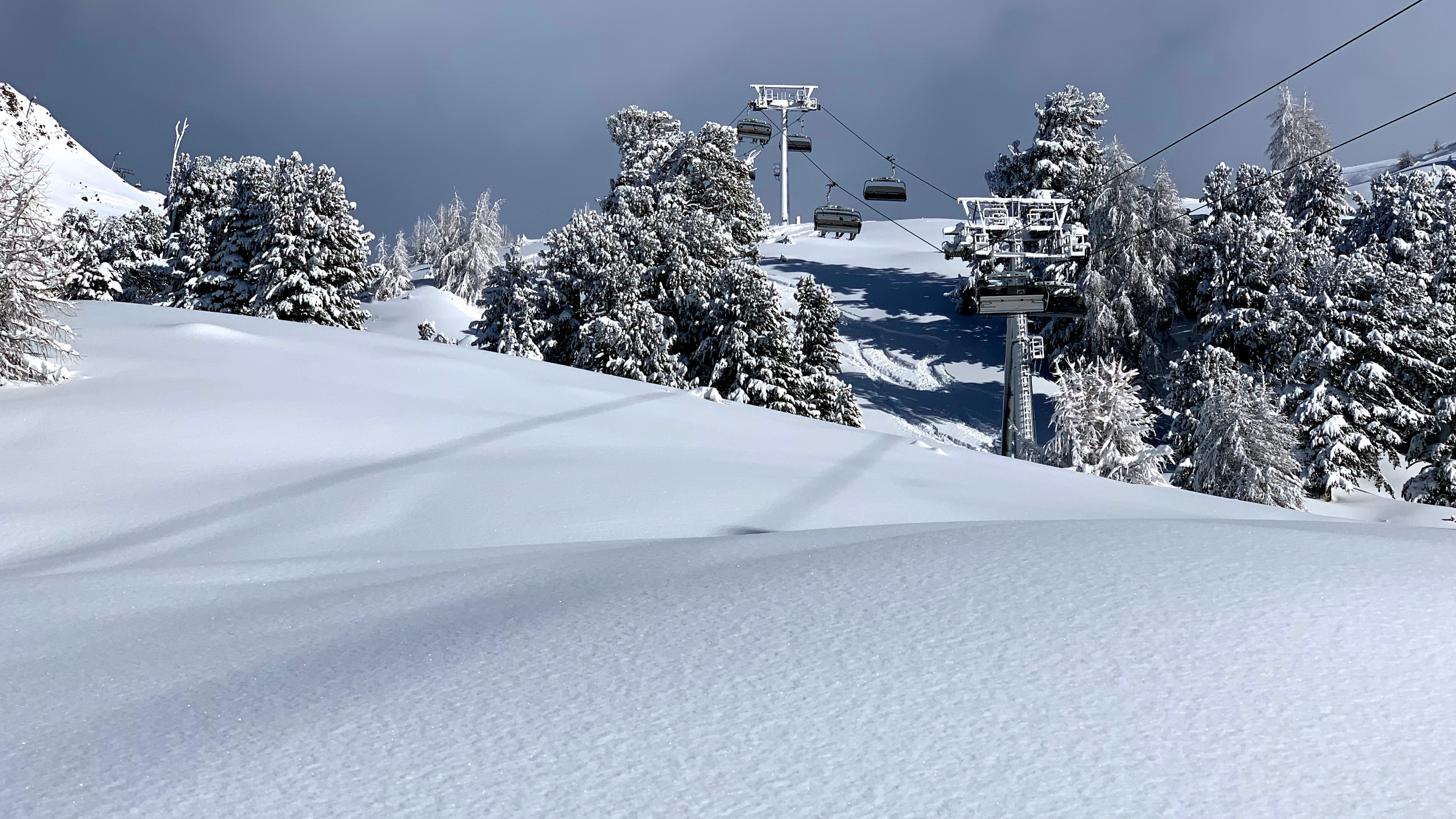 滑雪场索道风景图片桌面壁纸