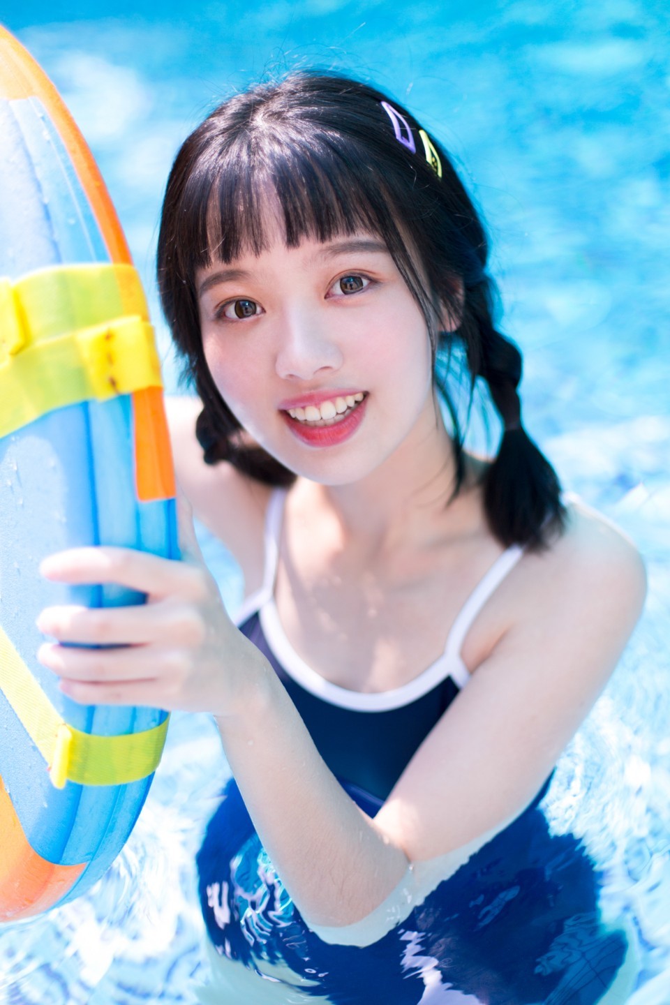 夏天泳衣美女户外性感养眼写真