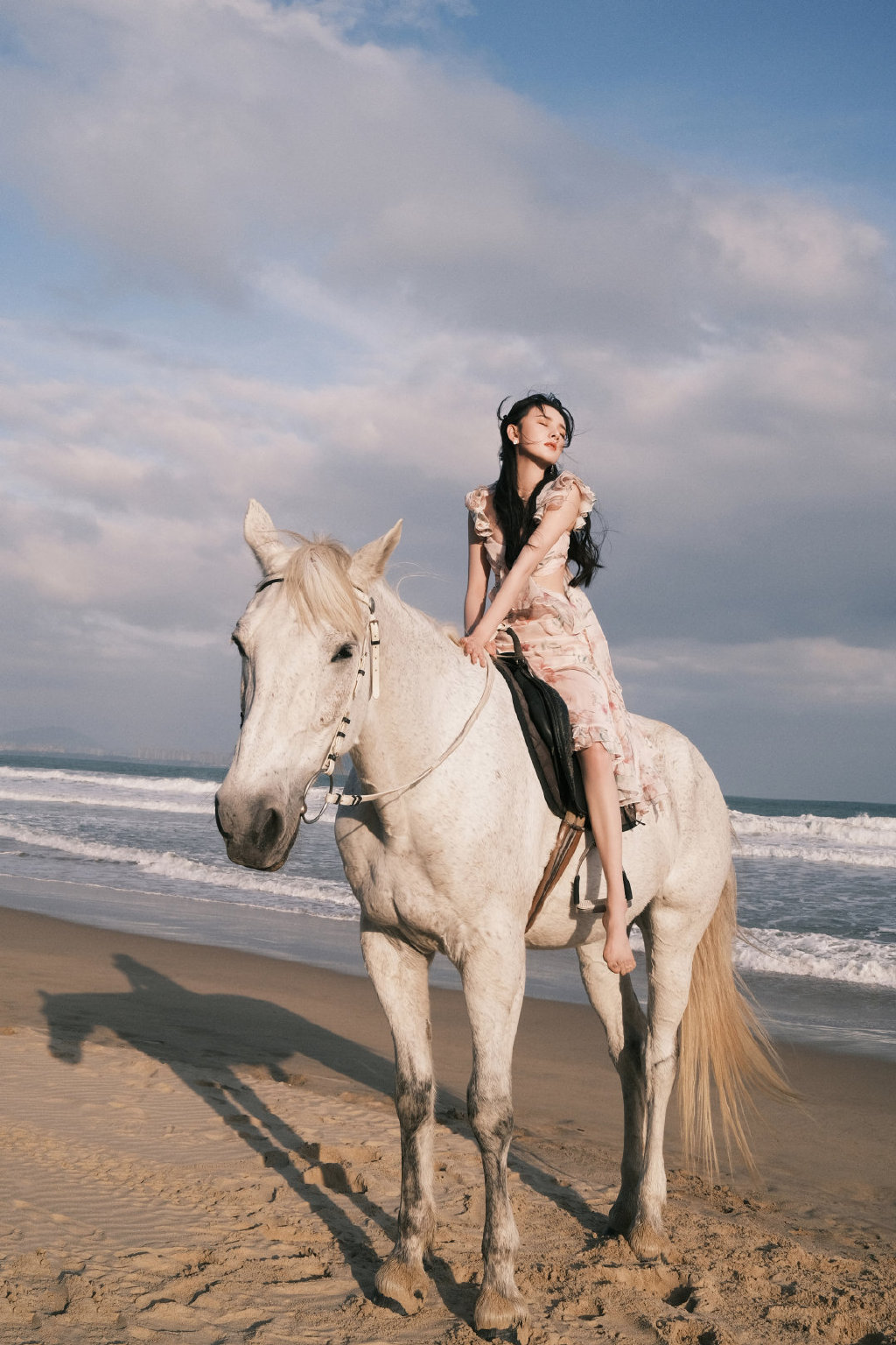 宋祖儿海边优雅性感写真