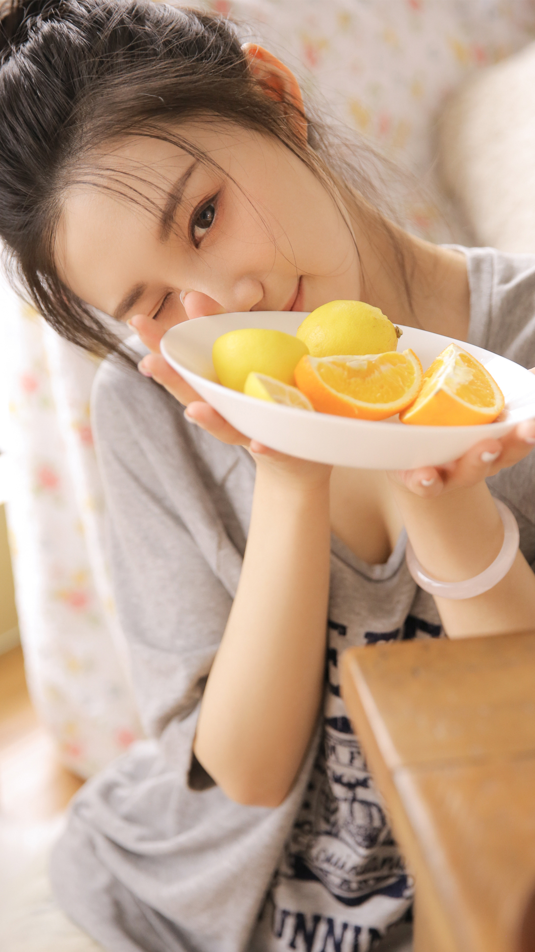 早餐美女唯美写真手机壁纸