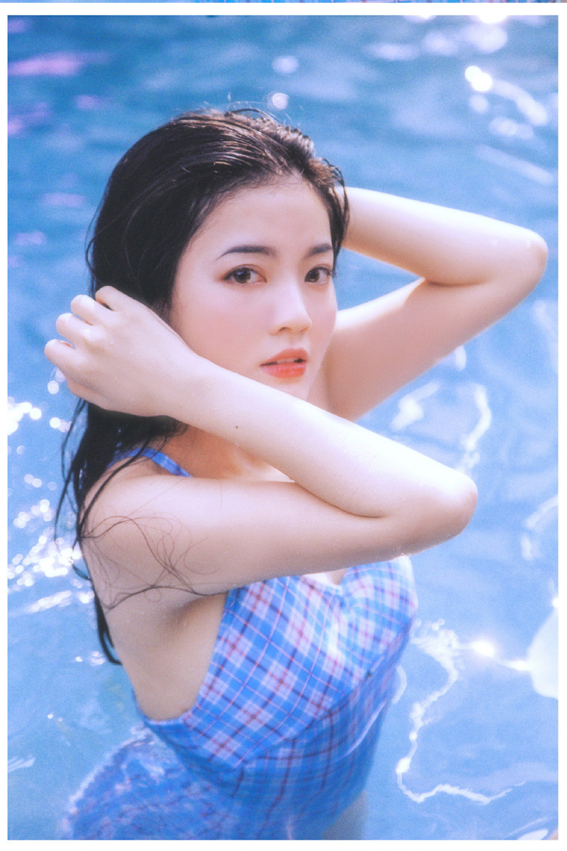 夏日泳衣美女湿发诱惑性感写真