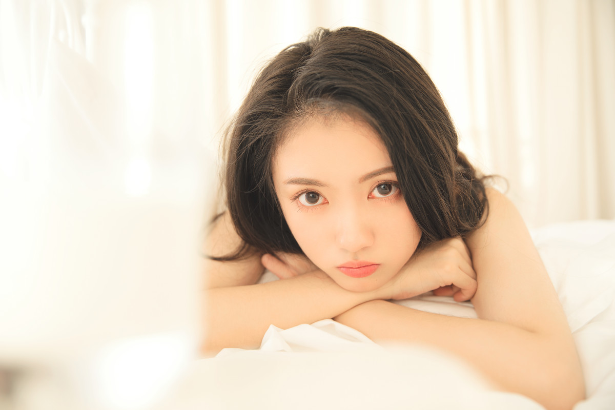 吊带美女诱人性感私房美女写真