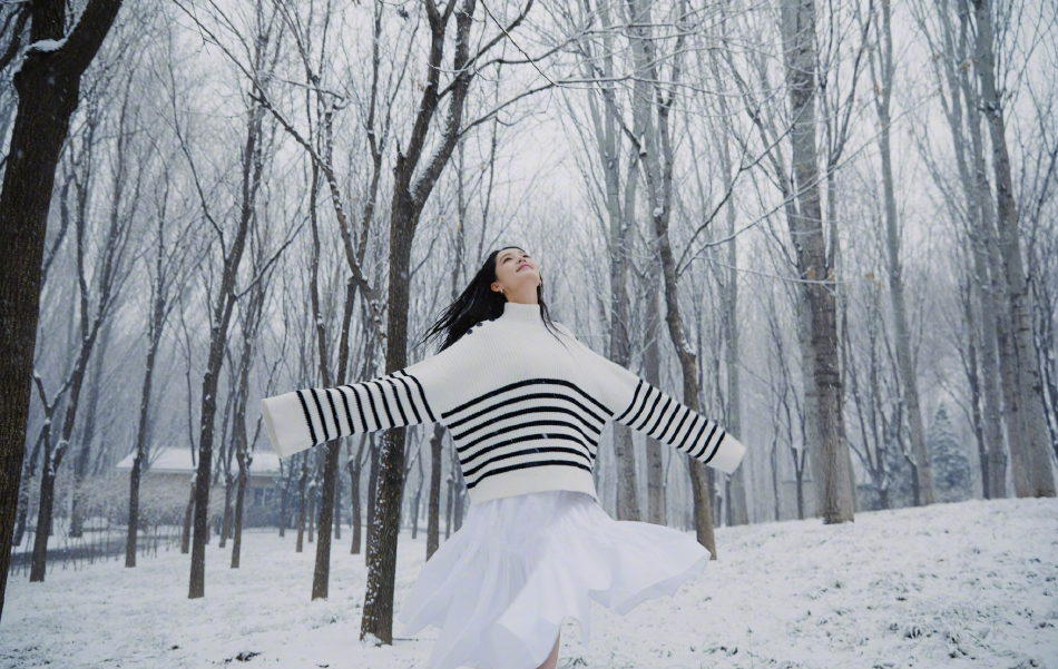 李沁春日雪地氛围感写真照