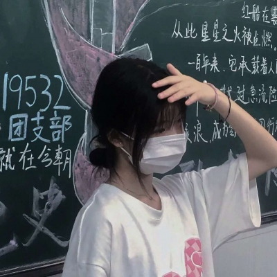 ins滤镜微丧风格女生头像图片