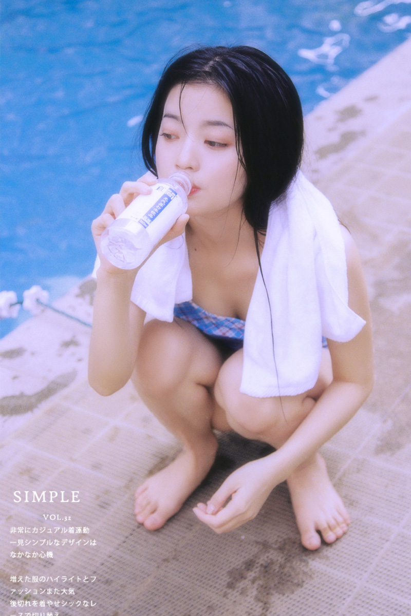 夏日泳衣美女湿发诱惑性感写真