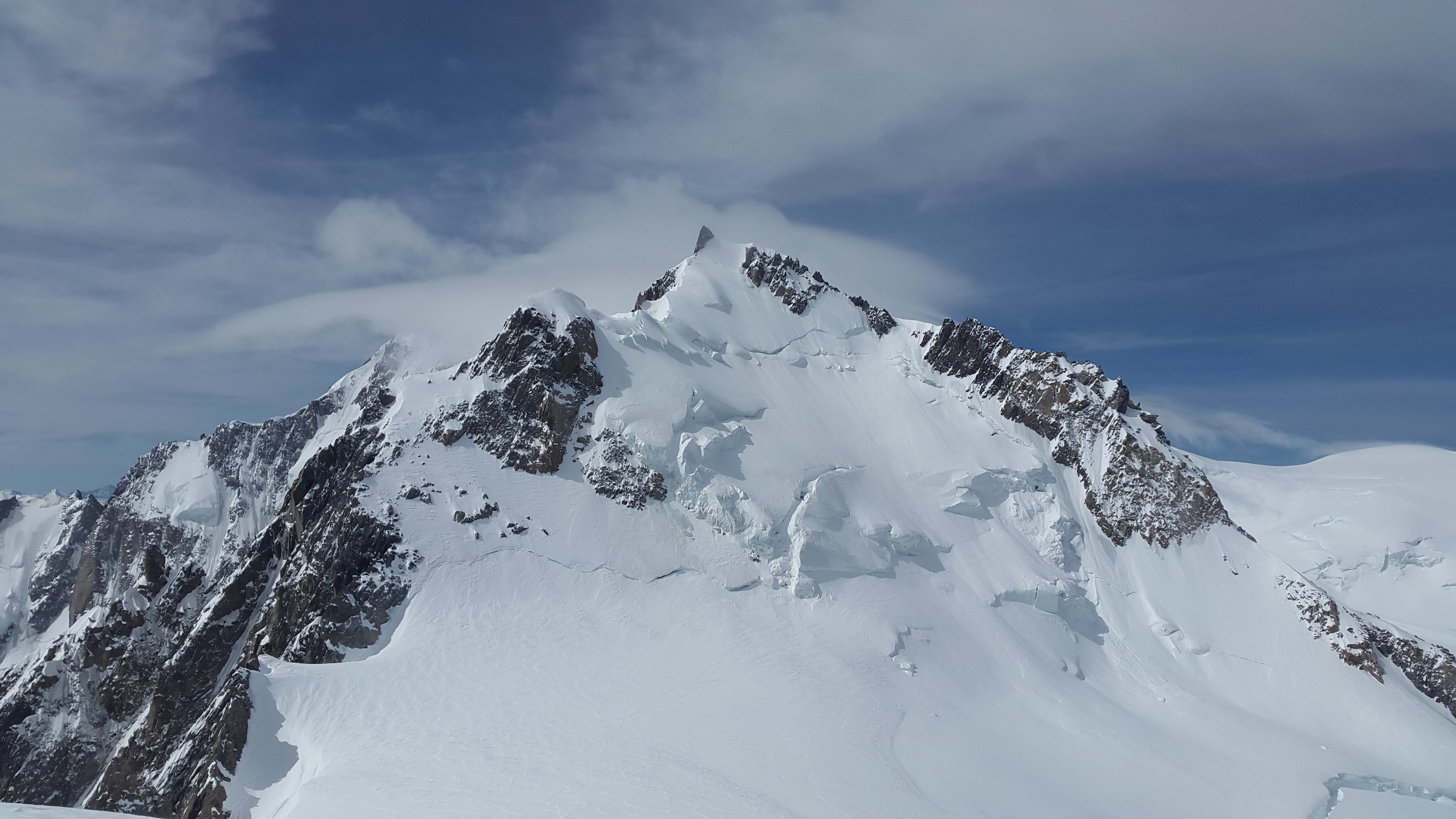 勃朗峰雪景图片桌面壁纸