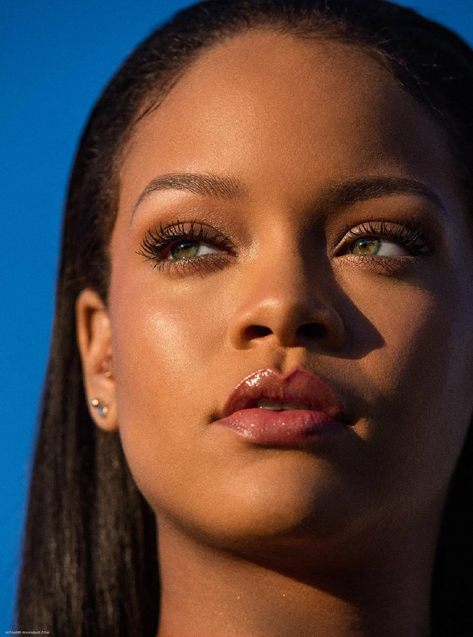 Rihanna成全球最富有女歌手