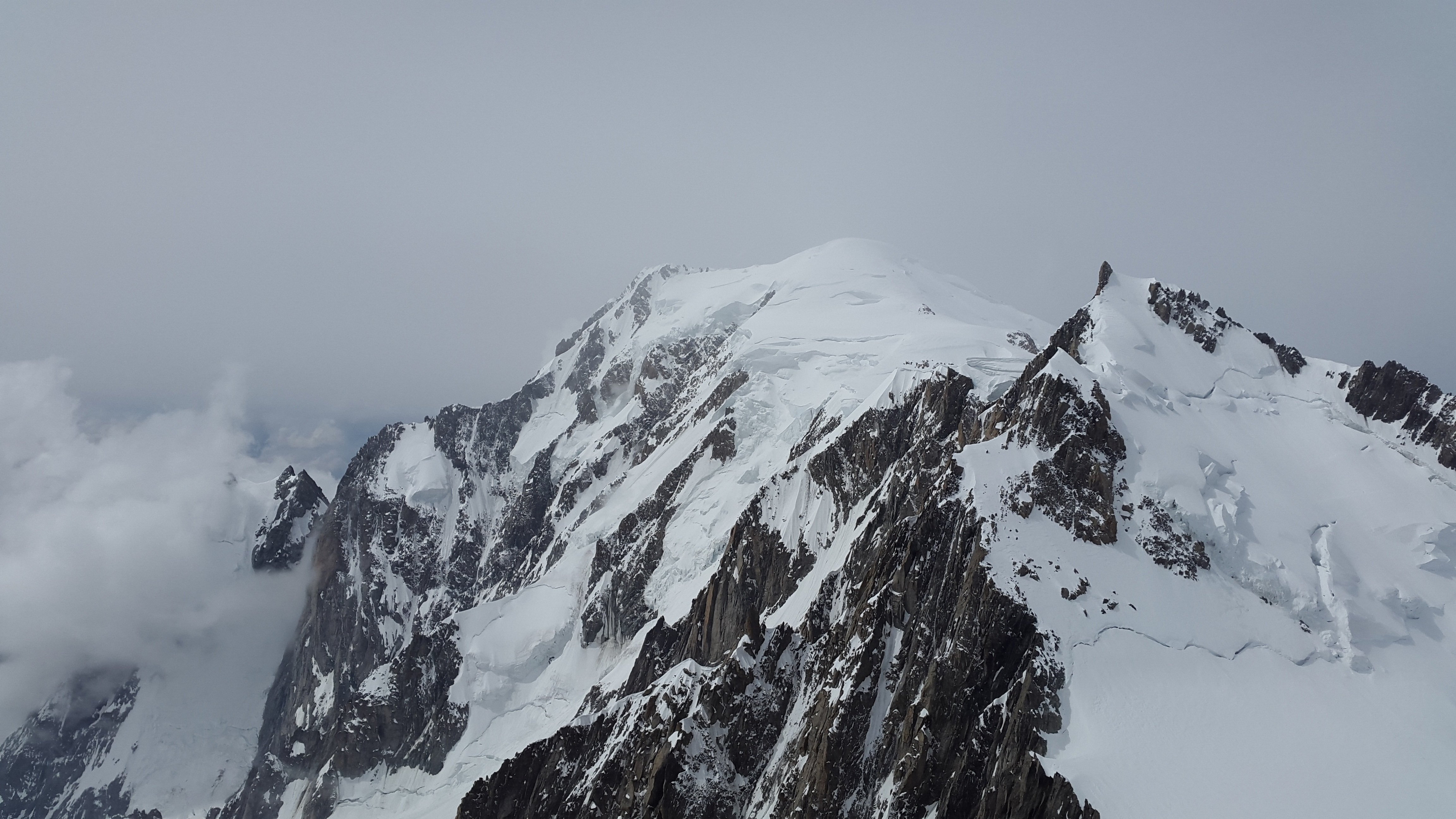 勃朗峰雪景图片桌面壁纸