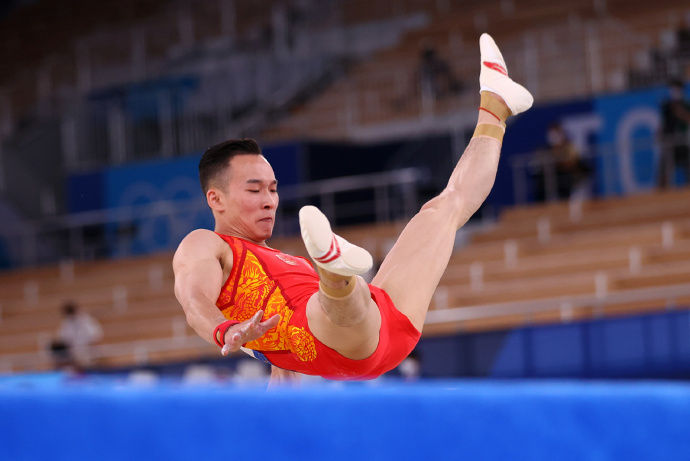 肖若腾获体操男子全能银牌