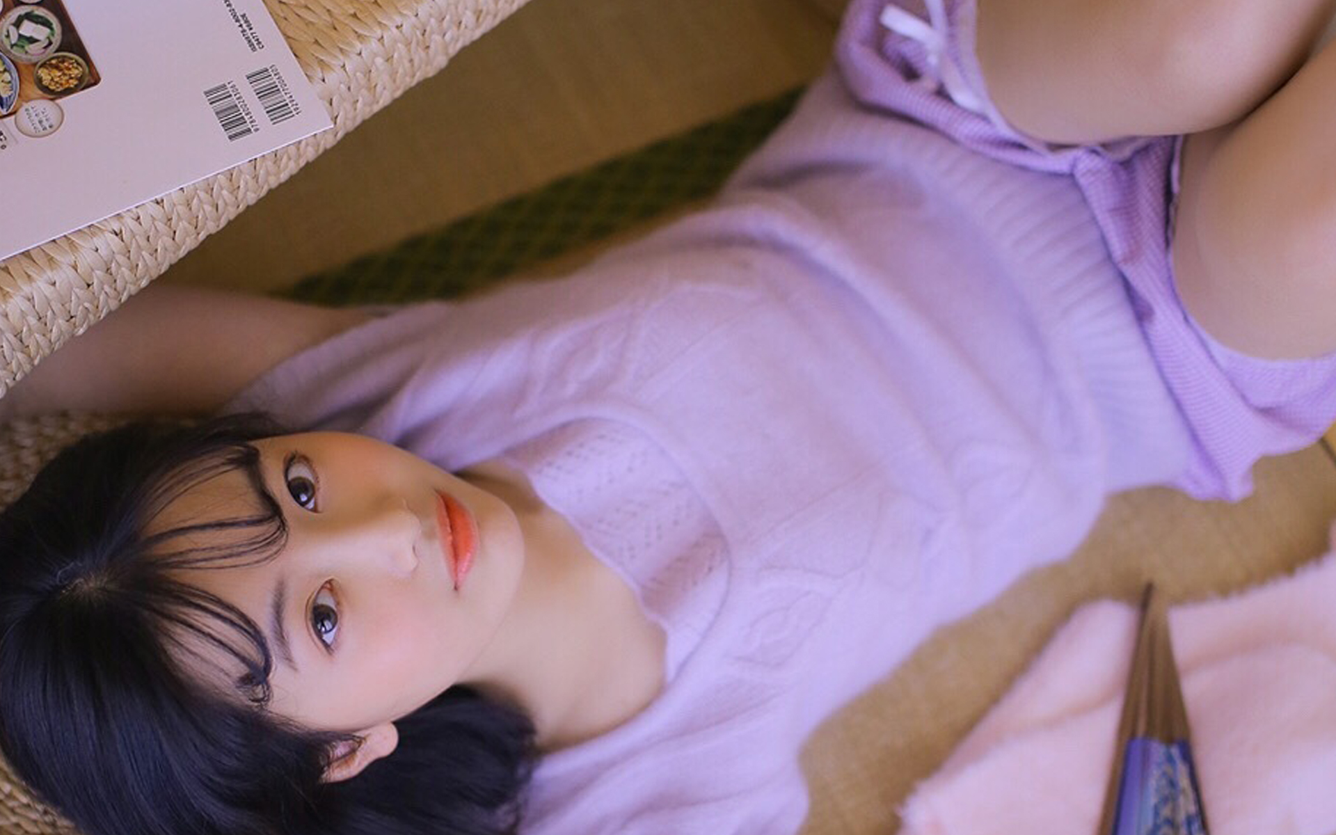 居家美女甜美写真高清电脑壁纸