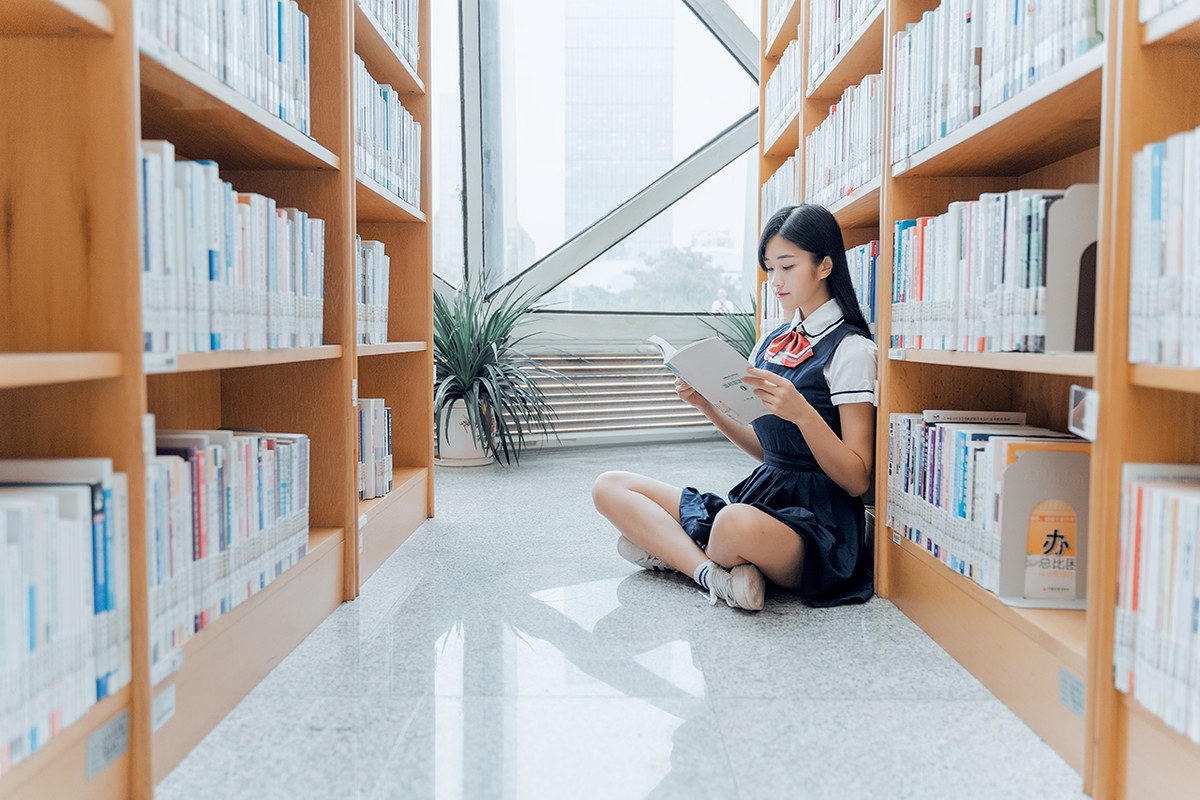 四川校花美女图书馆唯美制服写真