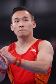 肖若腾获体操男子全能银牌