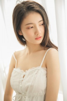 吊带美女诱人性感私房美女写真