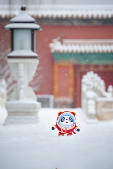 冰墩墩新春版故宫雪景手机壁纸