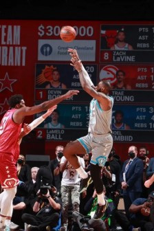 NBA全明星赛詹姆斯跳投绝杀高清图片