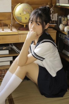 学生妹美女复古氛围感写真