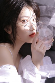 性感文艺风美女写真手机壁纸